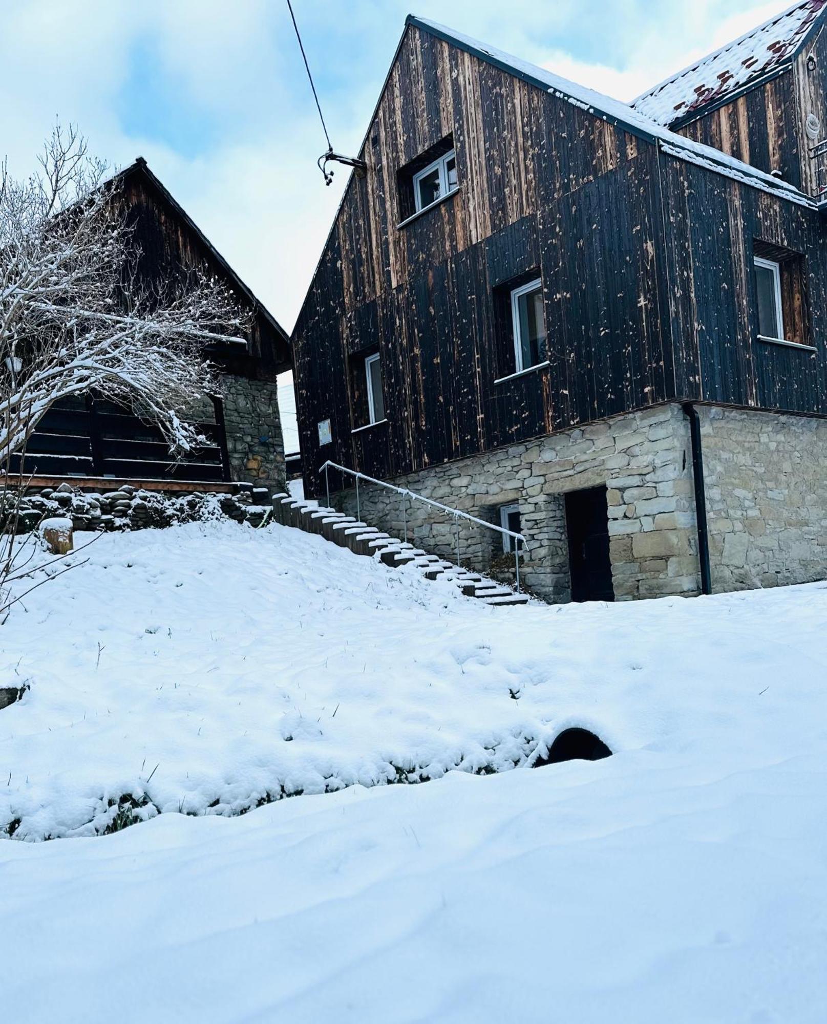 W Deski Dom Apartamenty Krzyżowa Exteriör bild