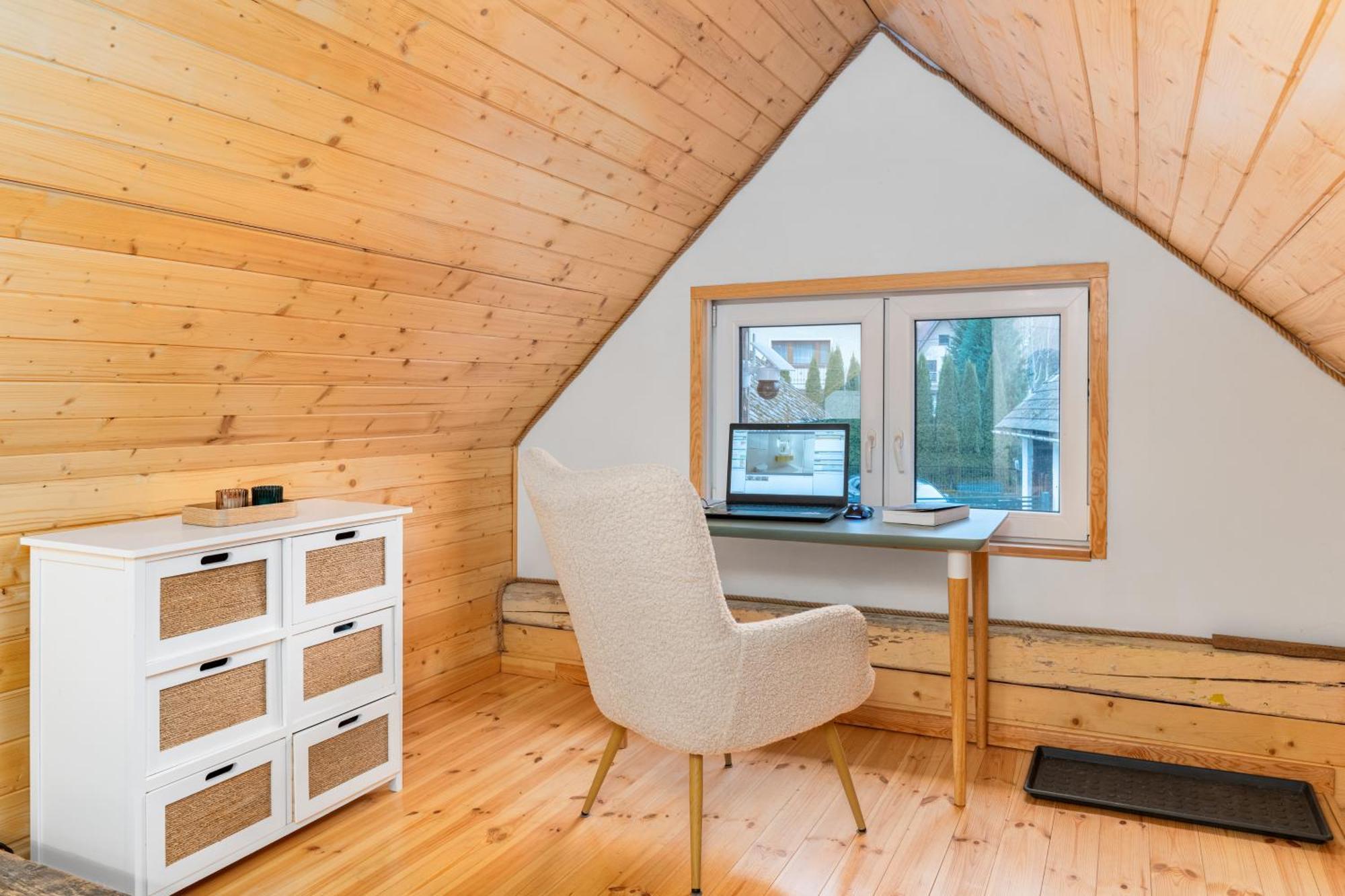 W Deski Dom Apartamenty Krzyżowa Exteriör bild