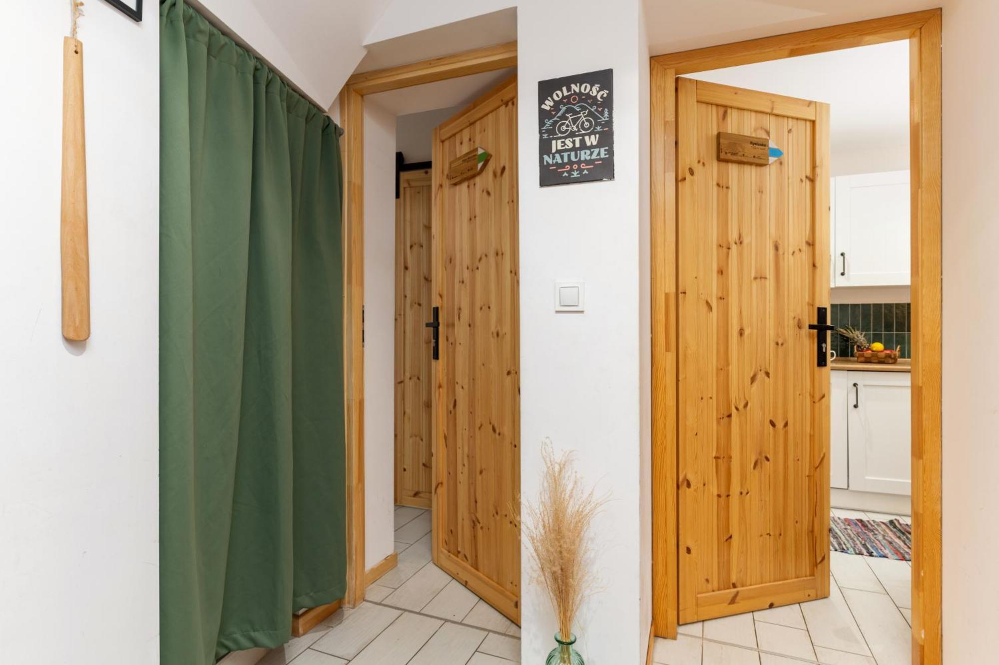 W Deski Dom Apartamenty Krzyżowa Exteriör bild